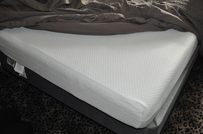 NEW Certi-pur foam full size mattress on a universal box spring by Art Van