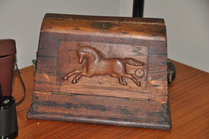 Amazing antique carved wooden horse grooming box!
