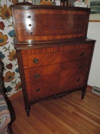 IN LOVE with this vintage 1920s Dresser 