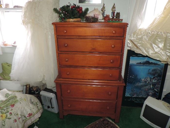 Maple Dresser - vintage