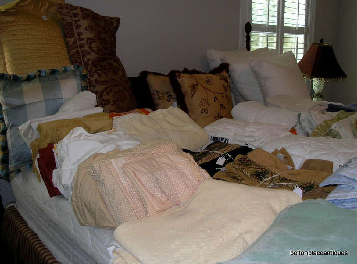 Lots of very nice clean linen...quilts, pillows, bedskirts and more