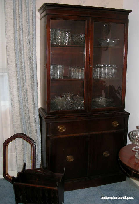 Mahogany Duncan Phyfe Hutch