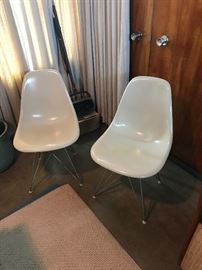 Set of 6 fiberglass chairs marked Herman Miller