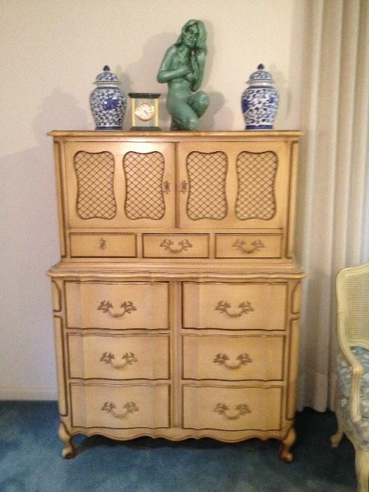 FRENCH PROVINCIAL CHEST OF DRAWERS