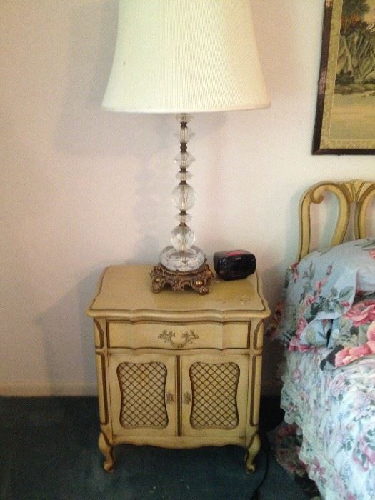 FRENCH PROVINCIAL NIGHT STAND & VINTAGE LAMP