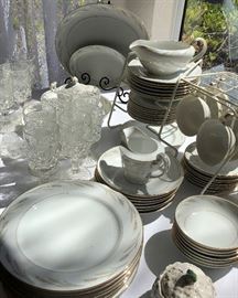 Sone Royal Wheat China (61 pcs) 5-pc Place Settings x 7 +++