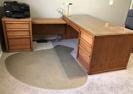 Oak Office Desk w Glass Top
Desk Lamp Carpet Protector