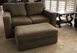 Loveseat w Ottoman