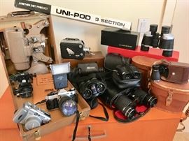 Vintage cameras, projector, night-vision scope, binoculars, accessories...