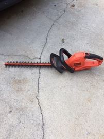 Electric hedge trimmer