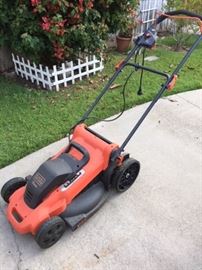 Electric lawnmower