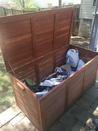 Outdoor storage chest