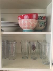 Assorted dishes/glassware