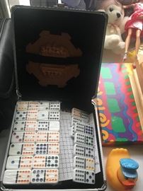 Domino set