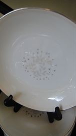 Assorted china pieces