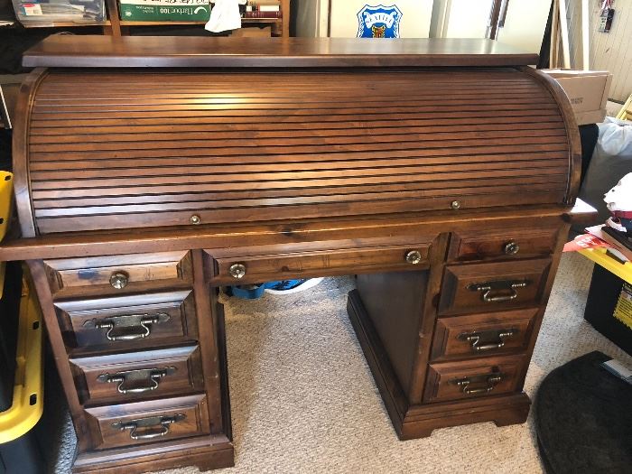 1920 Roll top desk excellent condition