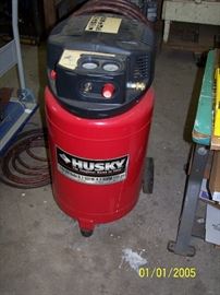Husky air compressor 1.8 HP 20 Gal,  - Garage