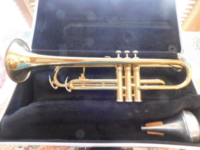 King Temp 600 Trumpet- With Mute and mouthpiece. Bell bent 