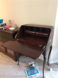 #6 Antique flip top desk w/ drawer 28x18-29x38
$150
