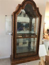 
#13 Display cabinet w/light, arched w/4 shelves and 4 doors 41x15.5x86
$200
