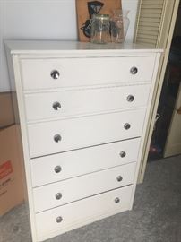Chest of drawers