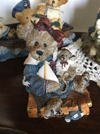 Boyds Bears, Bailey Bear with suitcase