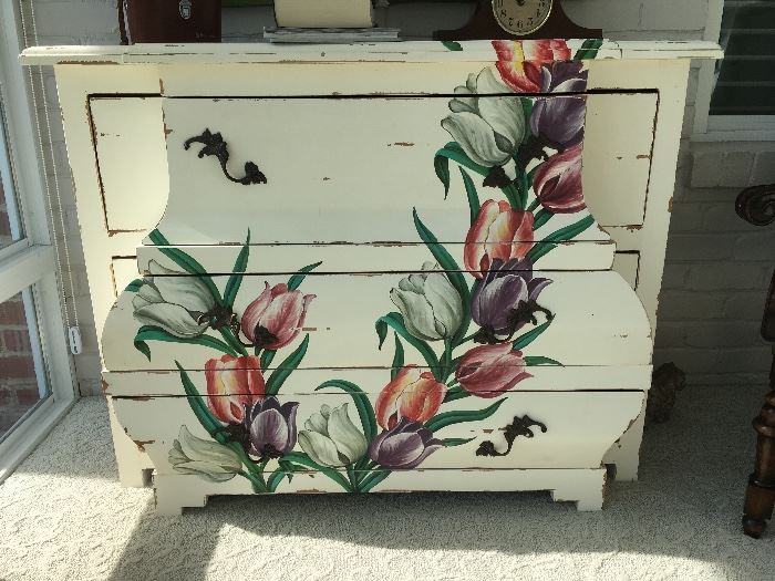 Beautiful Steven Shell Picadilly Commode