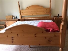 Large pine 4 poster bed 