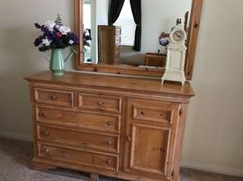 Dresser with mirror 