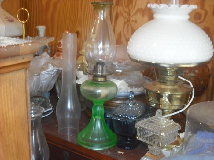 Lots Of Nice Oil & Electric Lamps
