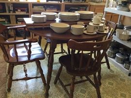 Dinette set with two extra leaves, will sell with four chairs since they go well, one of the chairs is slightly different with a brass tag noting it is the yacht club commanders chair, perfect for your commander, :.) see photo of detail coming up