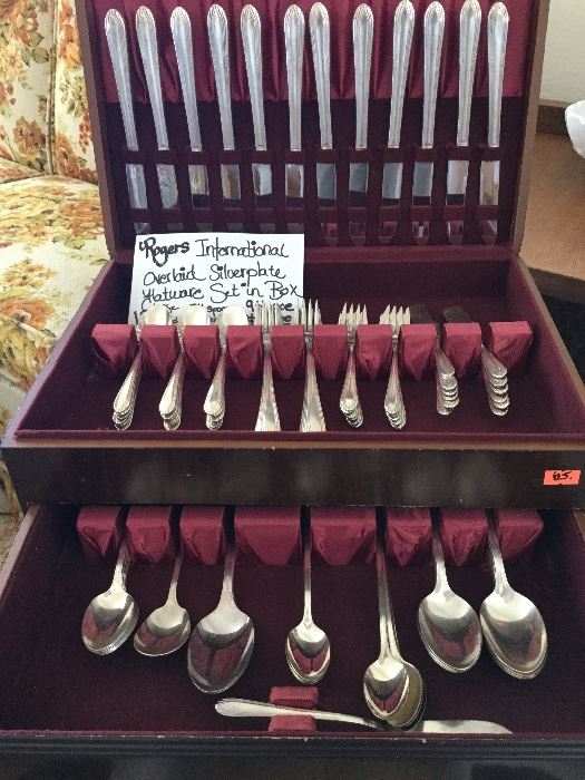 Set of nice like new silver plate for twelve with 94 pcs total in nice box, Rogers International Overlaid Silverplate