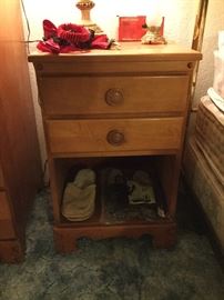 Pair night stands match dresser and chest