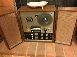 Reel to reel tape recorder Panasonic 4 track stereophonic solid state stereo, this is a very rare Vintage find