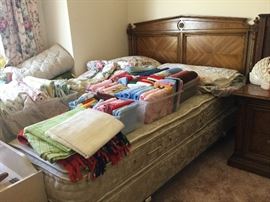 Double full size bed, tons of linens