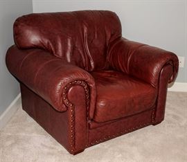 VINTAGE LEATHER LOUNGE CHAIR