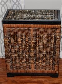 WICKER HAMPER