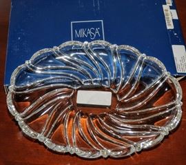 MIKASA GLASS DISH