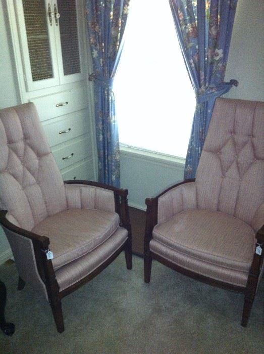 2 vintage pink chairs