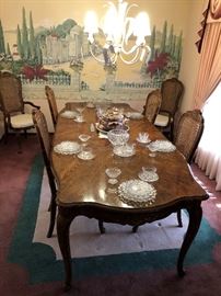 Thomasville Dining Room Table and Chair Set