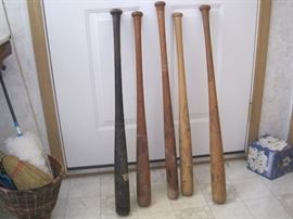 baseball bats ernie banks, ted Williams, hanna