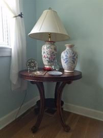 Oval accent table, lamp, decor items