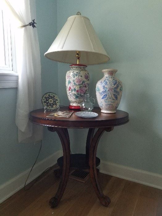 Oval accent table, lamp, decor items