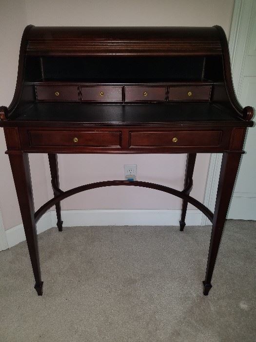 Sweet writing leather top desk (open)