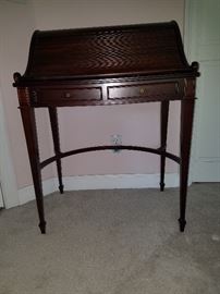 Sweet writing desk (closed)