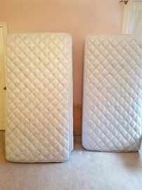 1 AVALABLE-Twin Sealey Posturpedic  twin mattress set
