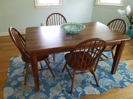 Walnut veneer table w/ 4 chairs; pretty sea-shell rug 