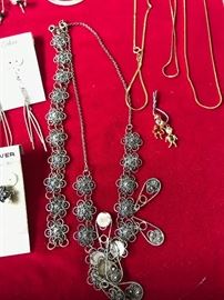 VINTAGE FILIGREE NECKLACE AND BRACELET SET