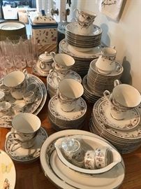 NORITAKE ADAGIO CHINA SET