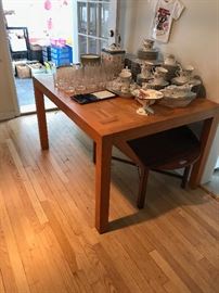 SOLID WOOD KITCHEN TABLE WITH 2 EXTRA LEAVES
